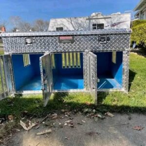 Owens 3-Hole Dog Box with Top Storage and Side Vents