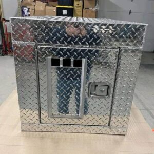  Owens Single Hole Deluxe Dog Box with Side Vents for Mid-Size Trucks